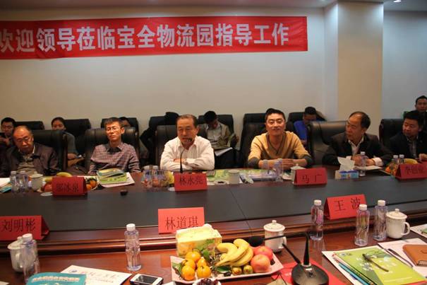 內蒙古農牧業(yè)產(chǎn)業(yè)化龍頭企業(yè)協(xié)會(huì )執行會(huì )長(cháng)林永亮做總結發(fā)言.JPG